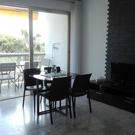 Grand Studio Climatise En Bord De Mer Avec Parking Securise Гольф-Жуан Экстерьер фото